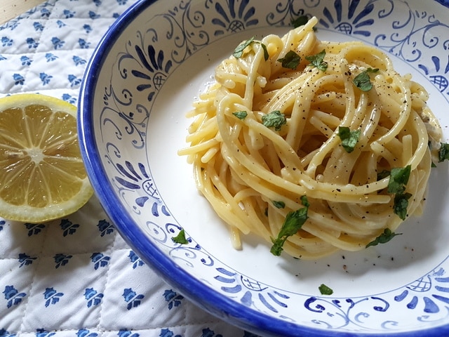 Garlic-Pepper Spaghetti with Reserved Pasta Water