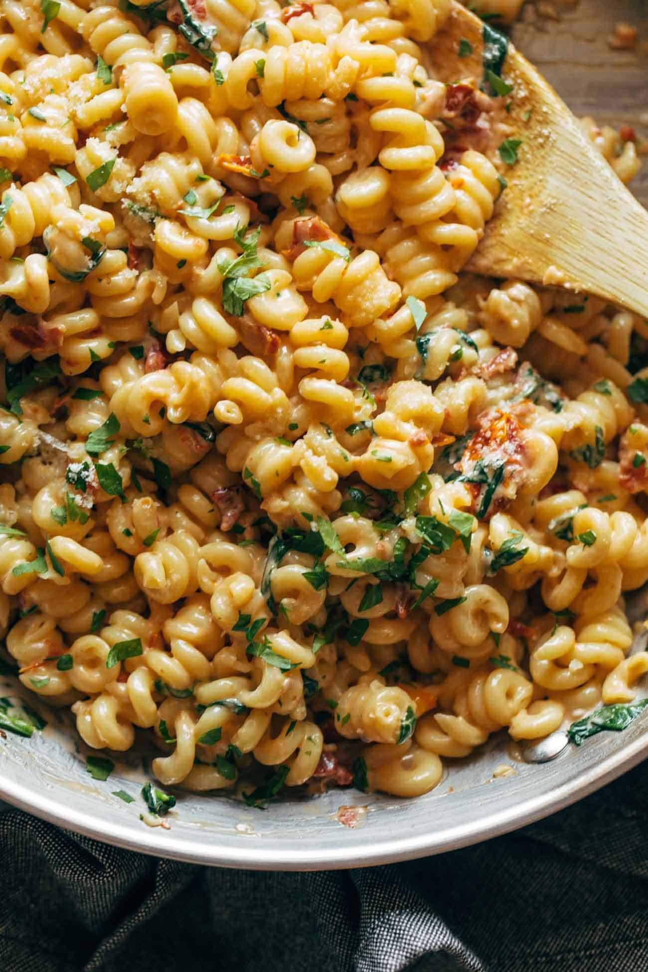 Pasta with Sun-Dried Tomatoes, Kalamata Olives, and Fresh Basil