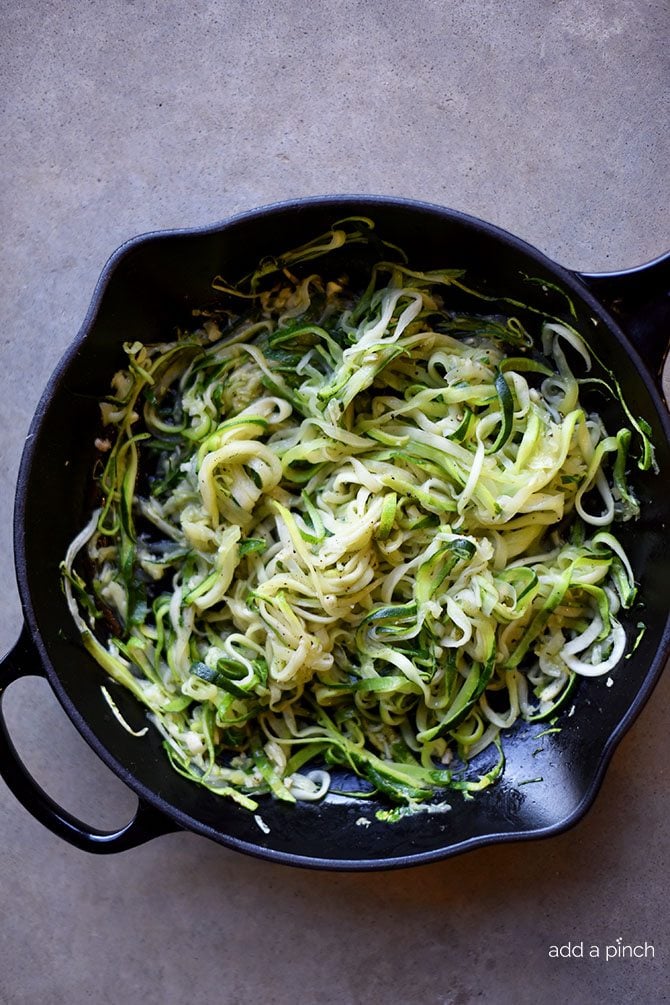 Meal-Prep Zucchini Noodles with Herb Oil