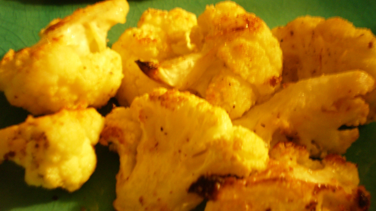 Pan-Seared Cauliflower with Garlic and Lemon