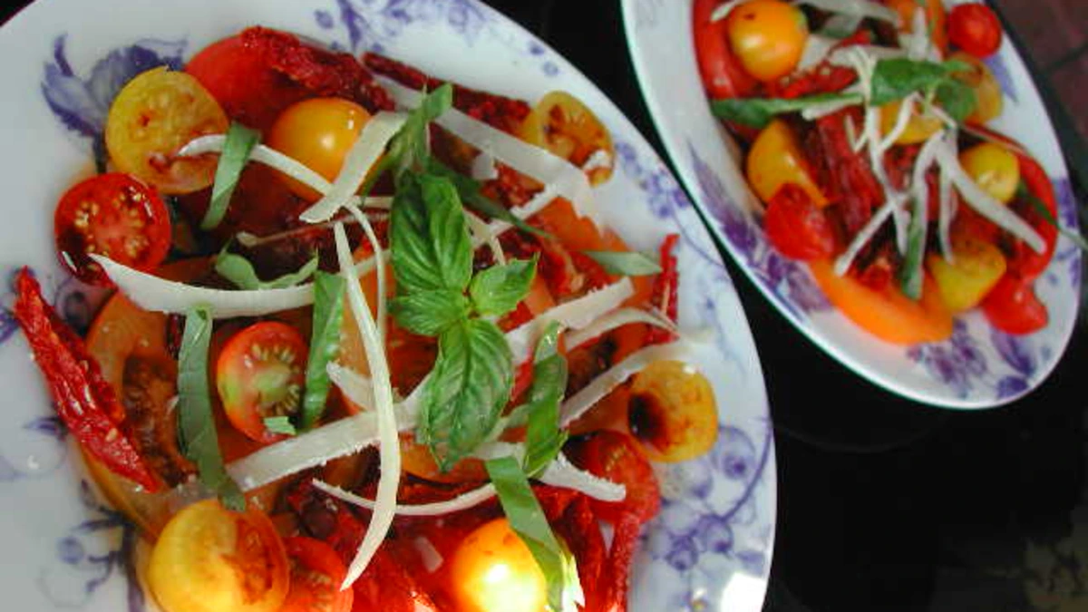 Citrus and Sun-Dried Tomato Salad