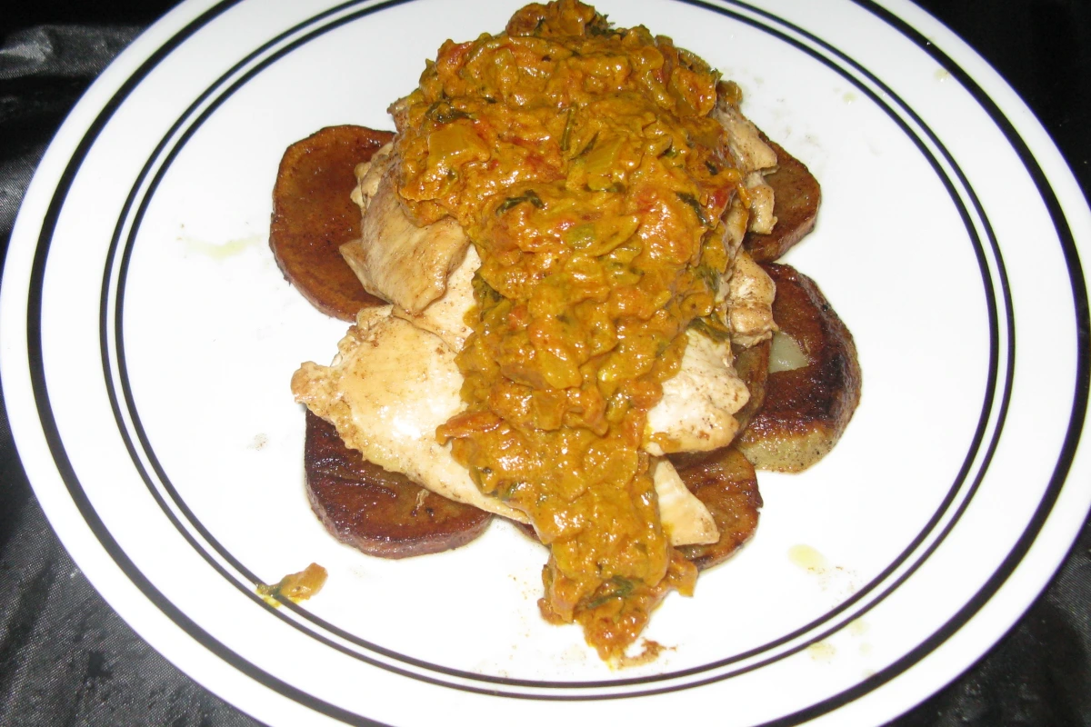 Chicken in Tomato-Cashew Sauce with Fresh Cream