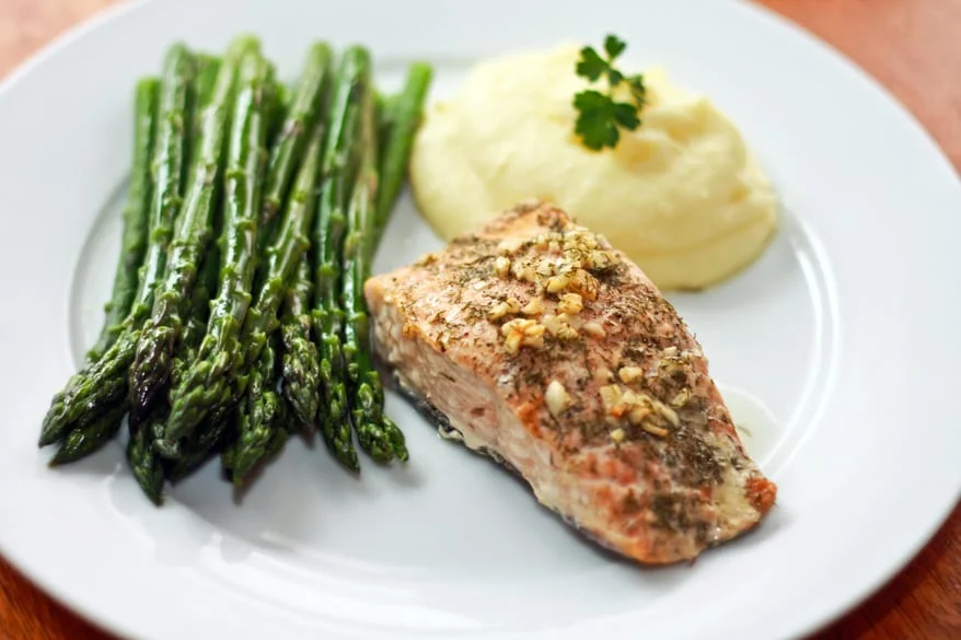Sautéed Salmon with Garlic and Dill