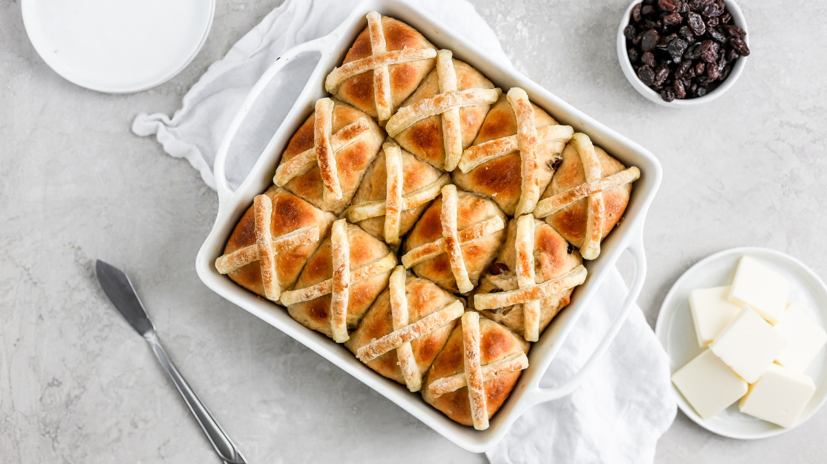 Spiced Hot Cross Buns with Cinnamon Glaze