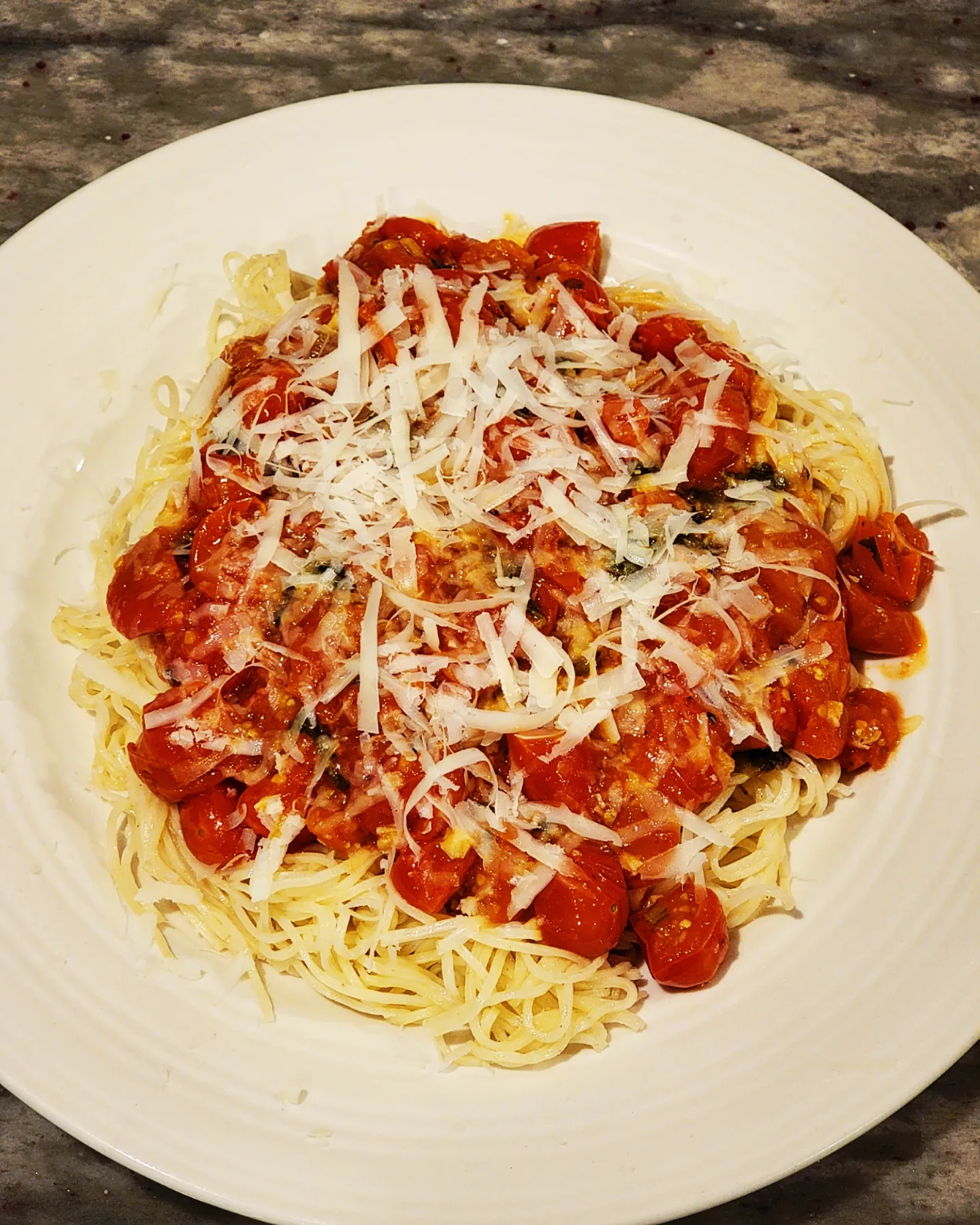 One-Pan Tomato Basil Pasta with Garlic and Red Pepper Flakes