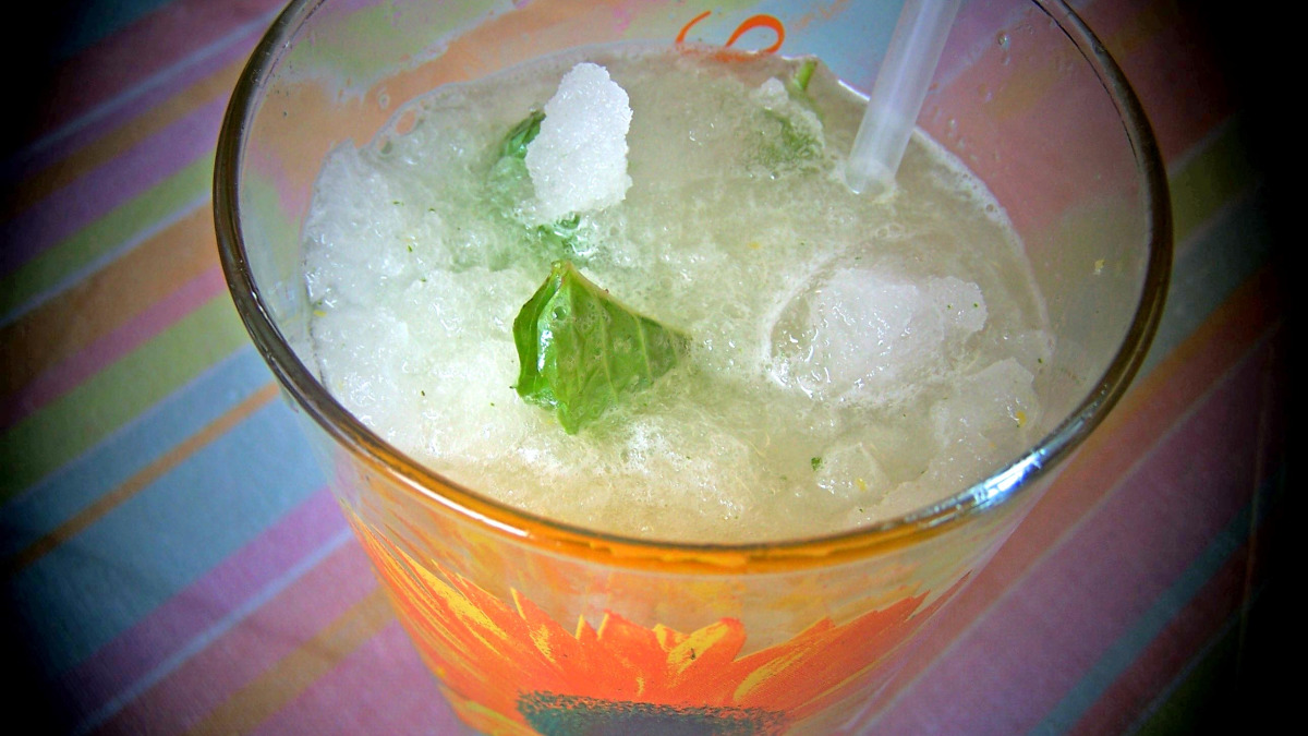 Spiced Ginger-Lemon Fizz