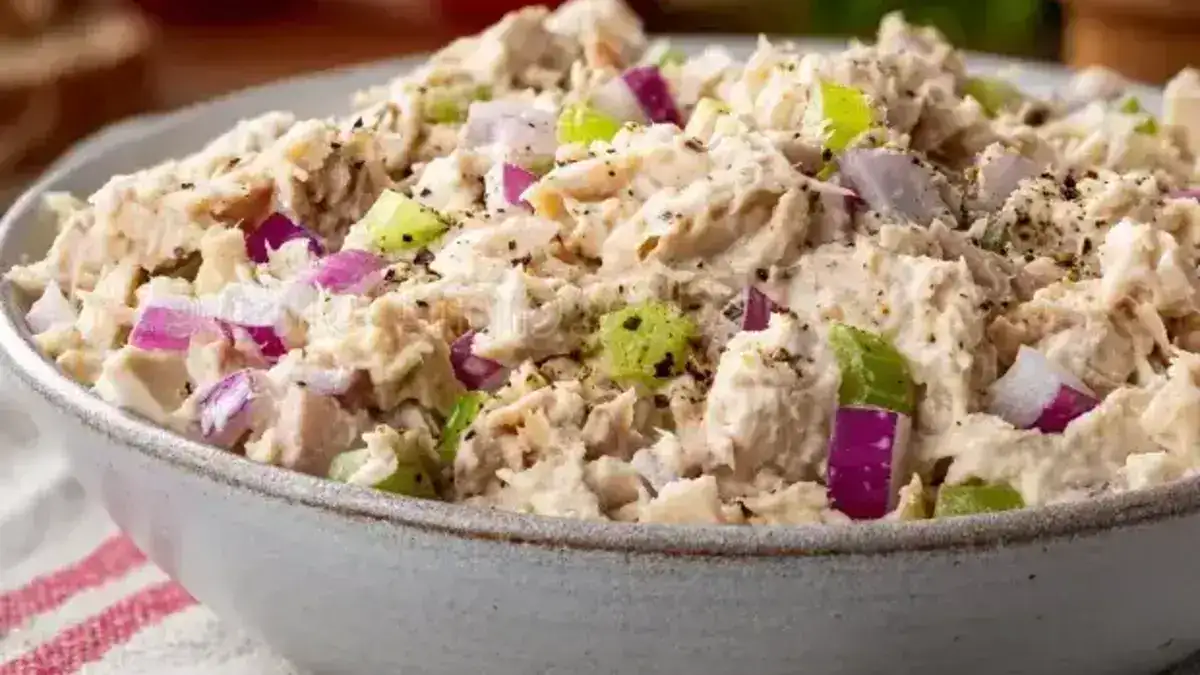 Classic Tuna Salad with Lemon and Dill