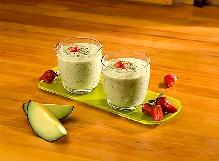 Avocado-Greens Smoothie with Chia Seeds