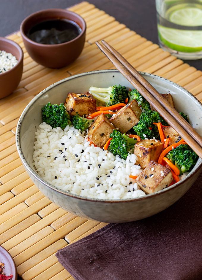 Stir-Fried Tofu with Broccoli and Carrots in Soy Sauce