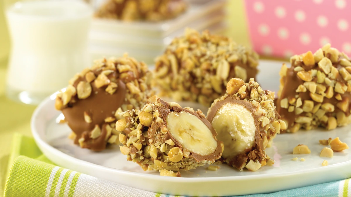 Chocolate-Dipped Banana Bites with Peanut Butter Drizzle