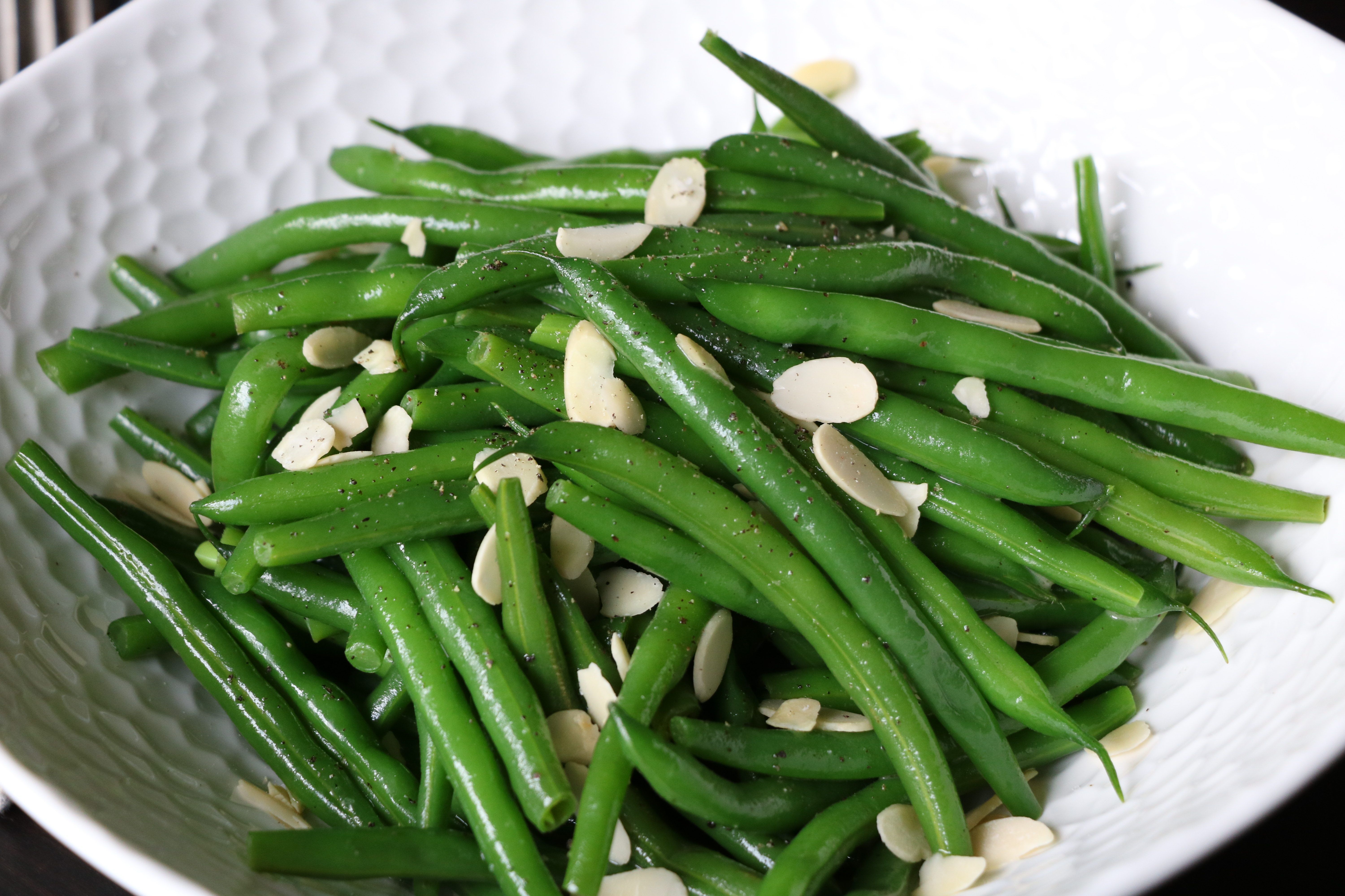 Sautéed Green Beans with Toasted Almonds and White Wine