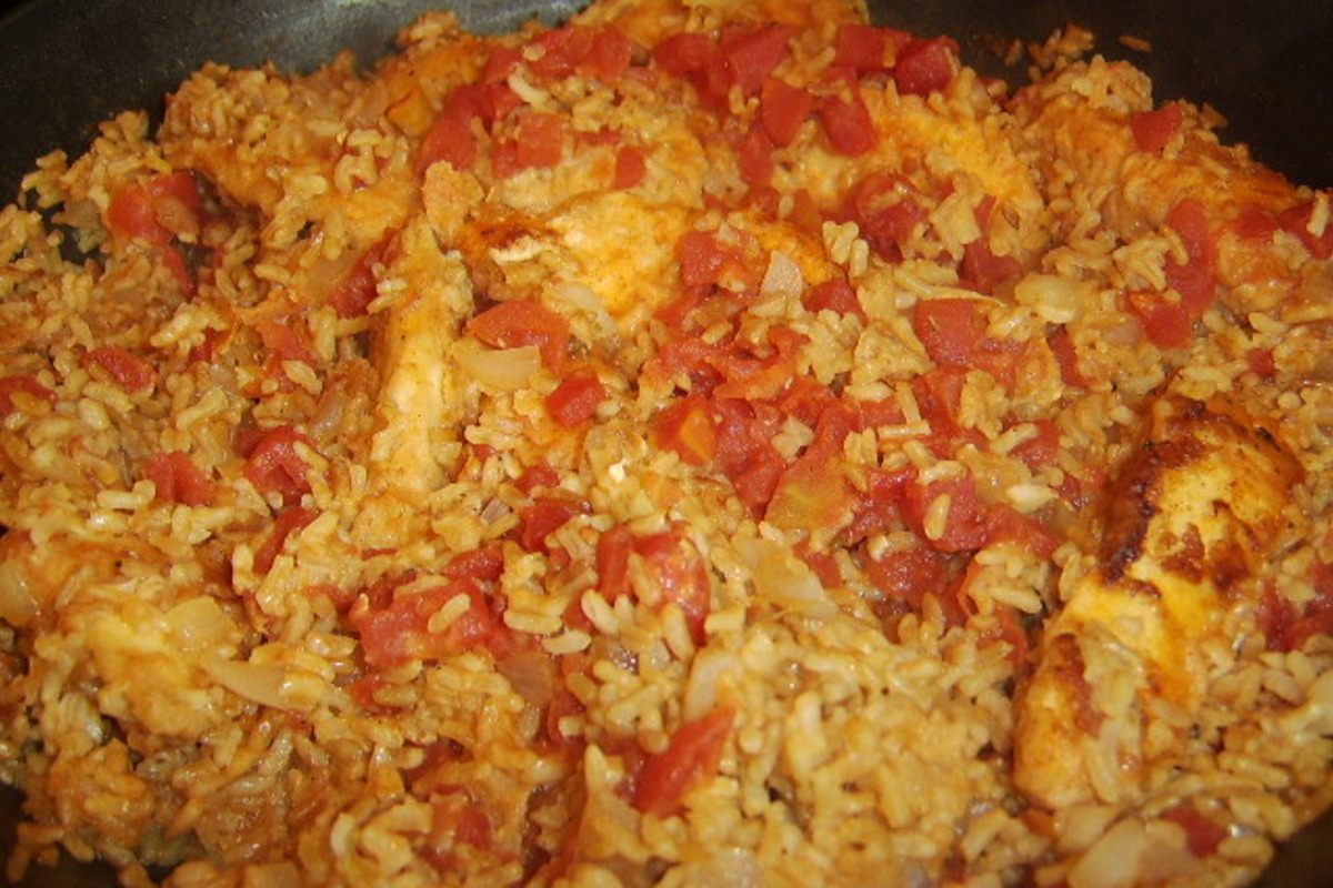 Tomato-Bell Pepper Arroz con Pollo