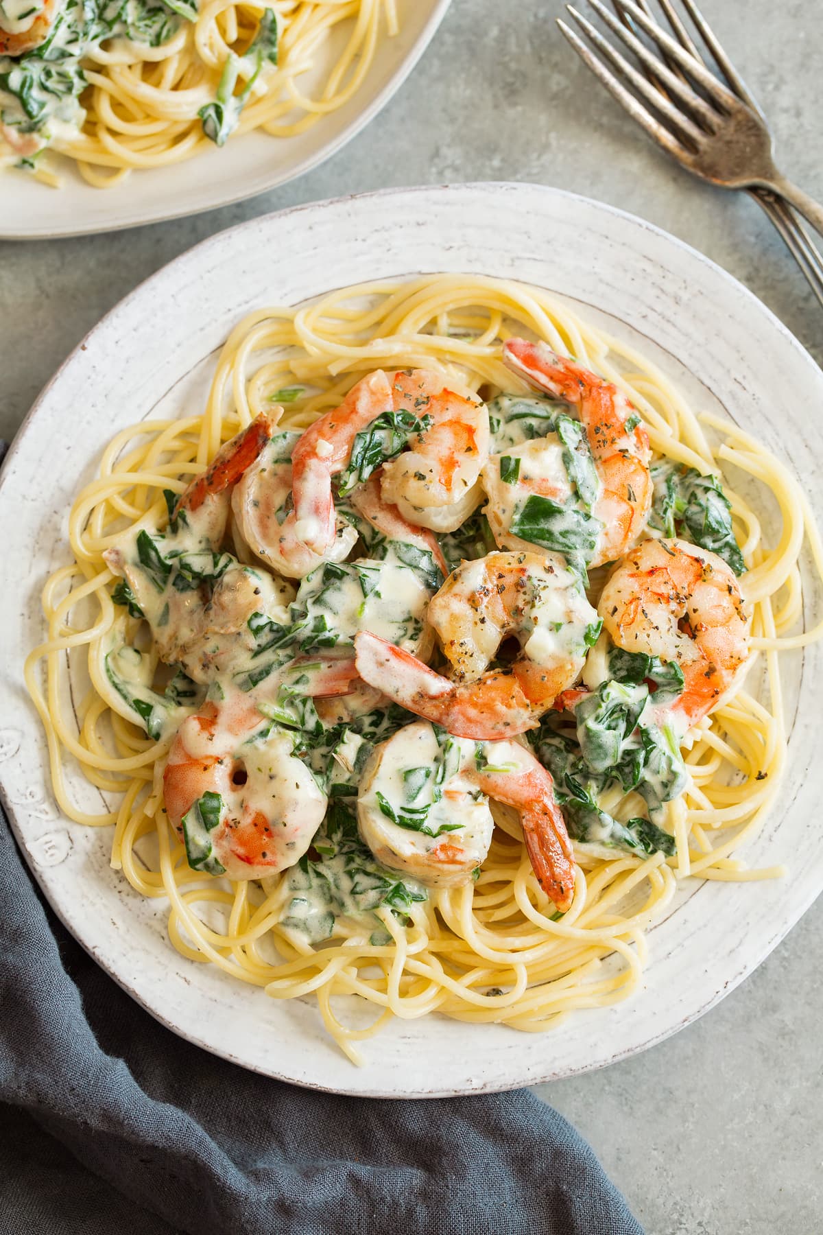 Mediterranean One-Pot Pasta with Shrimp and Spinach