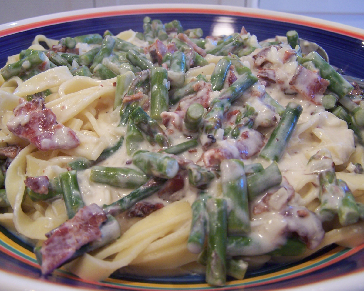 Lemon-Garlic Fettuccine with Asparagus
