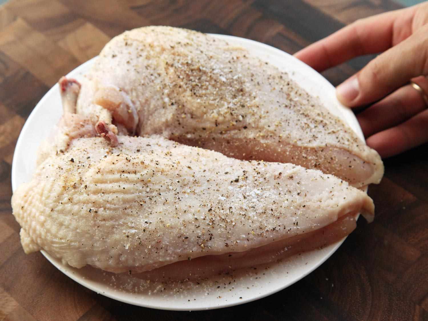Pan-Seared Chicken with Thyme and White Wine Sauce