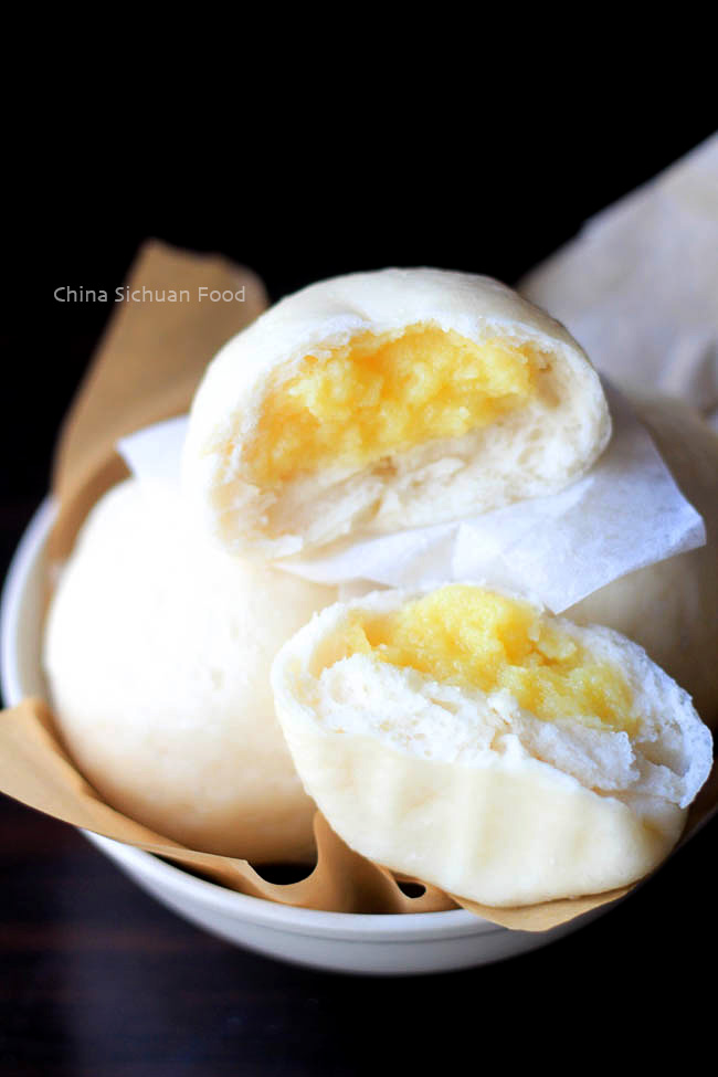 Egg Custard Buns with Crisp Edges