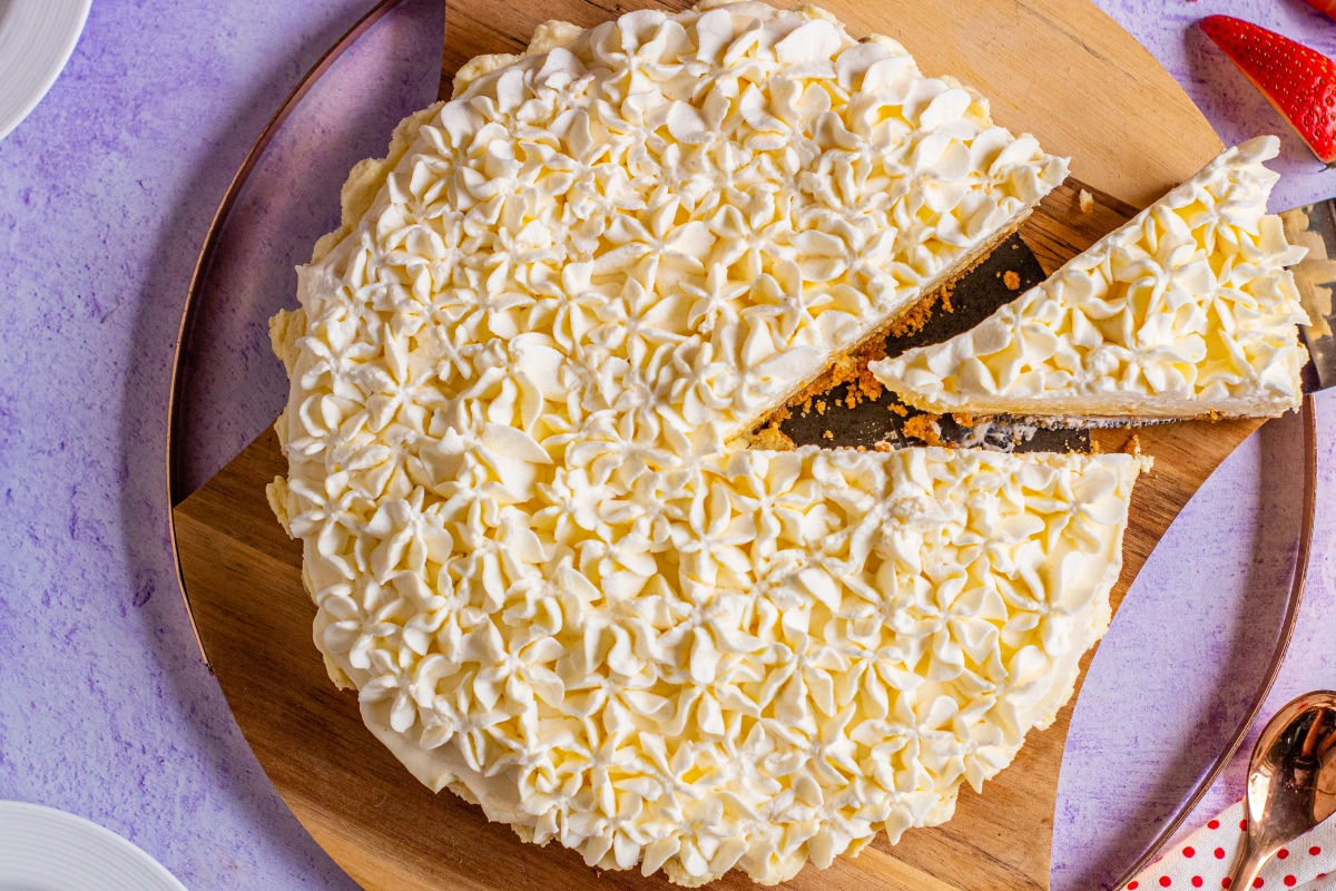 Vanilla Bean Gingersnap Crust Cheesecake