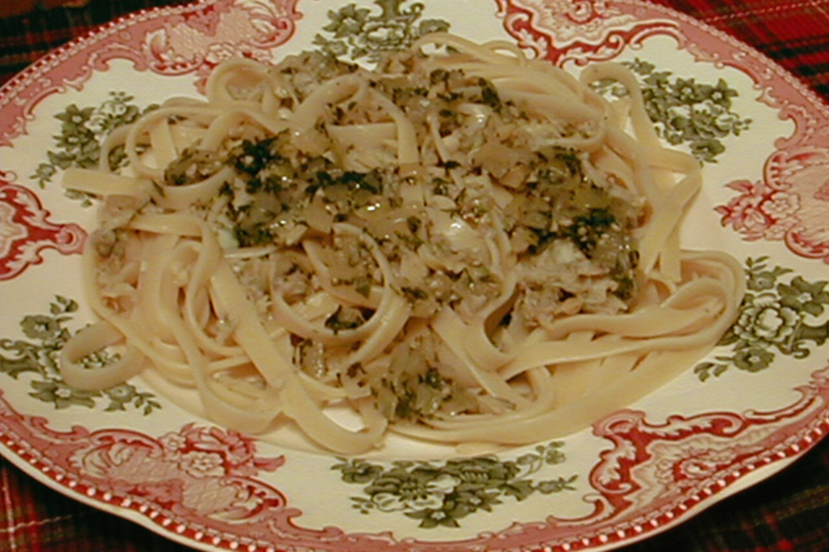 Lemon and Peppercorn Linguine with Clam Sauce