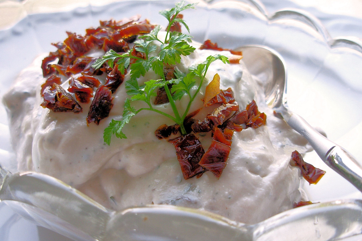 Sun-Dried Tomato and Basil Dip