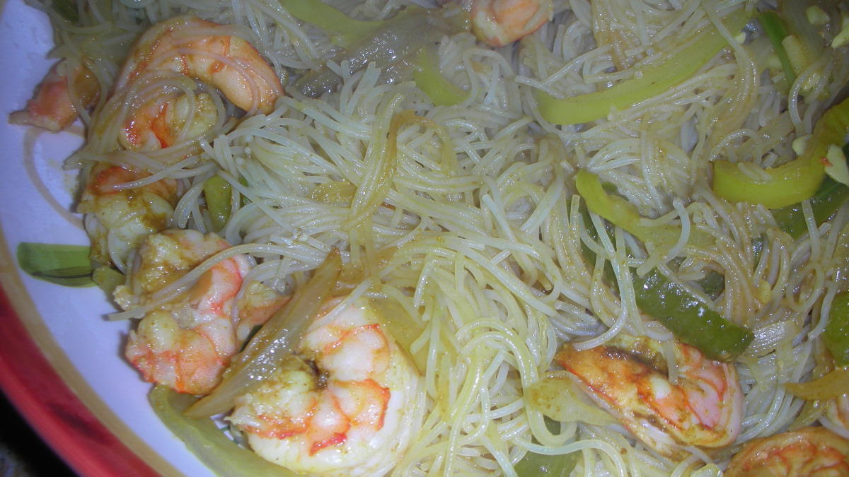 Stir-Fried Rice Noodles with Tamarind Sauce and Shrimp