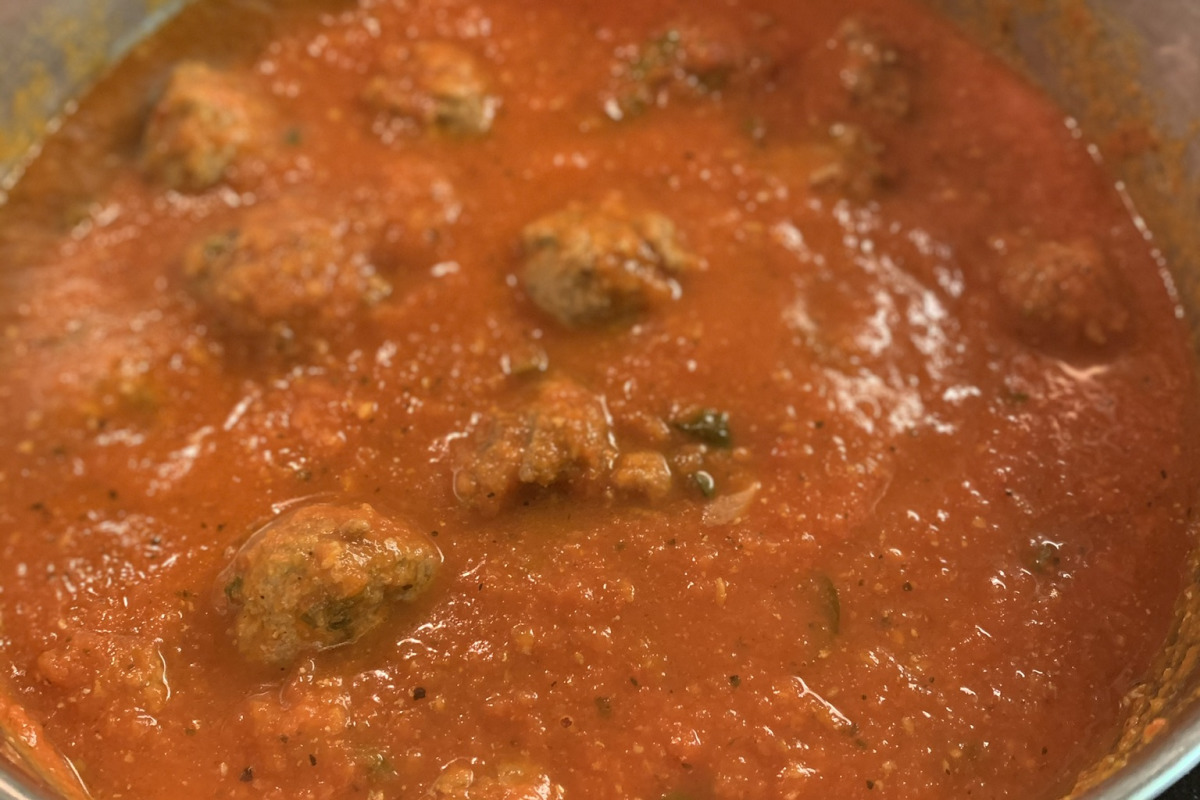 Tomato Basil Base Sauce with Layered Herbs
