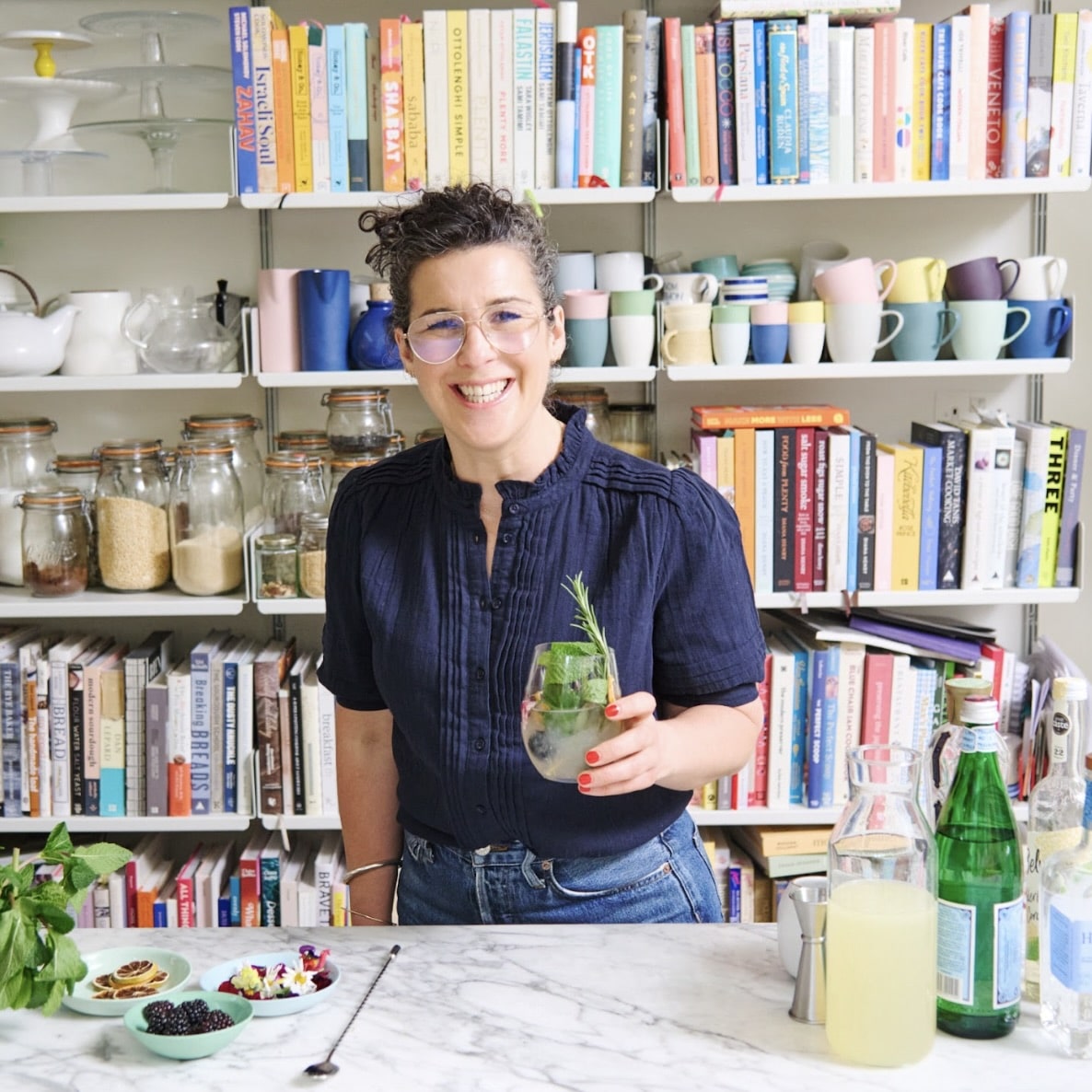 Chilled Elderflower Gin Fizz