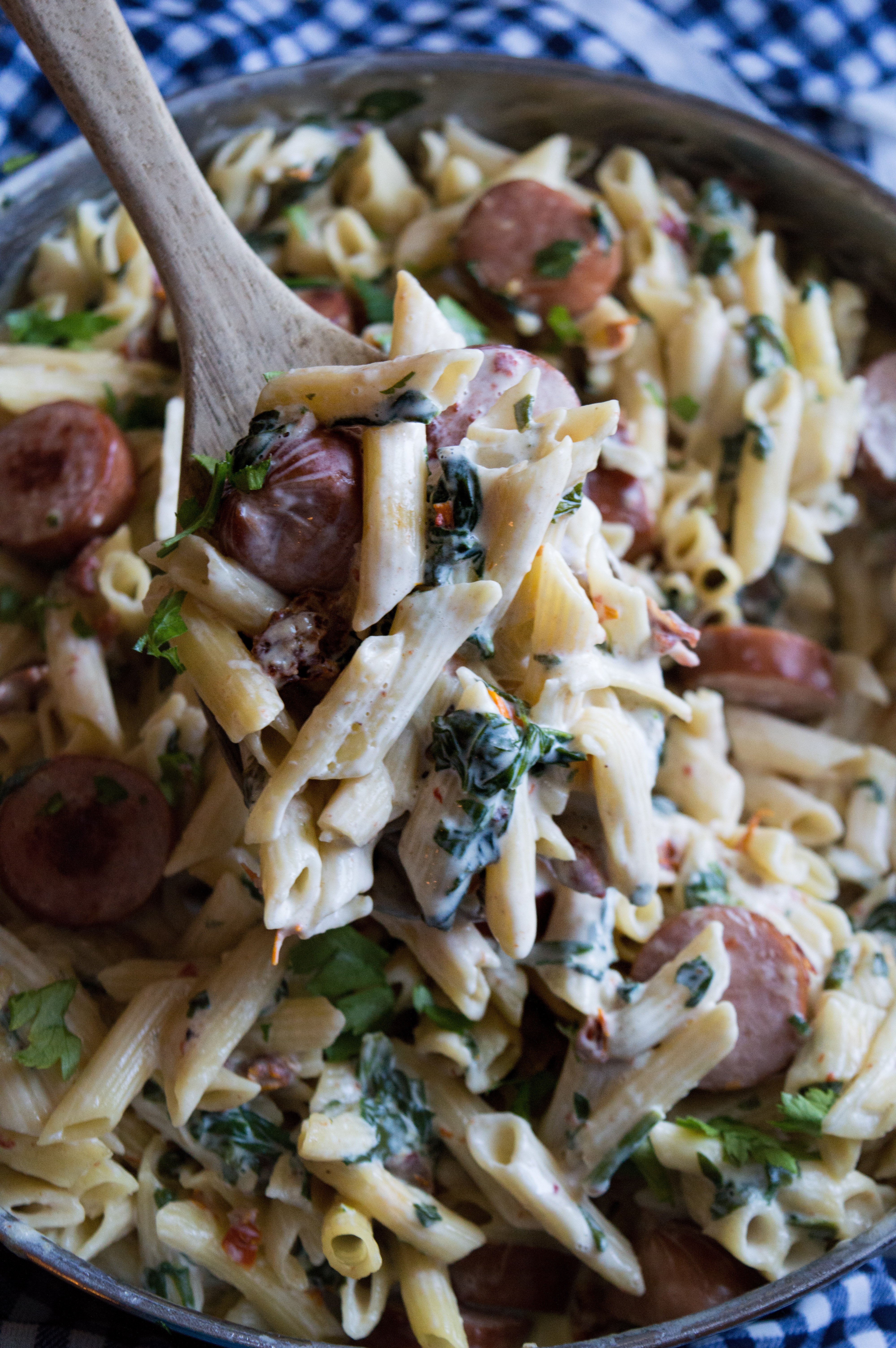 One-Pot Garlic Spinach Pasta with Mozzarella