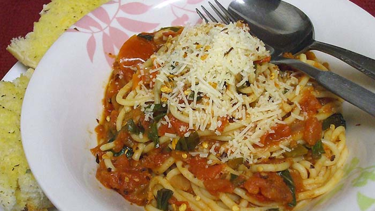 Sautéed Spaghetti with Tomato Basil Sauce