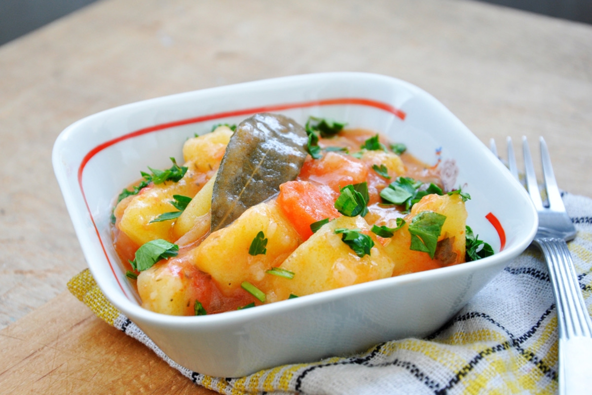 Hearty Potato and Carrot Stew with Thyme