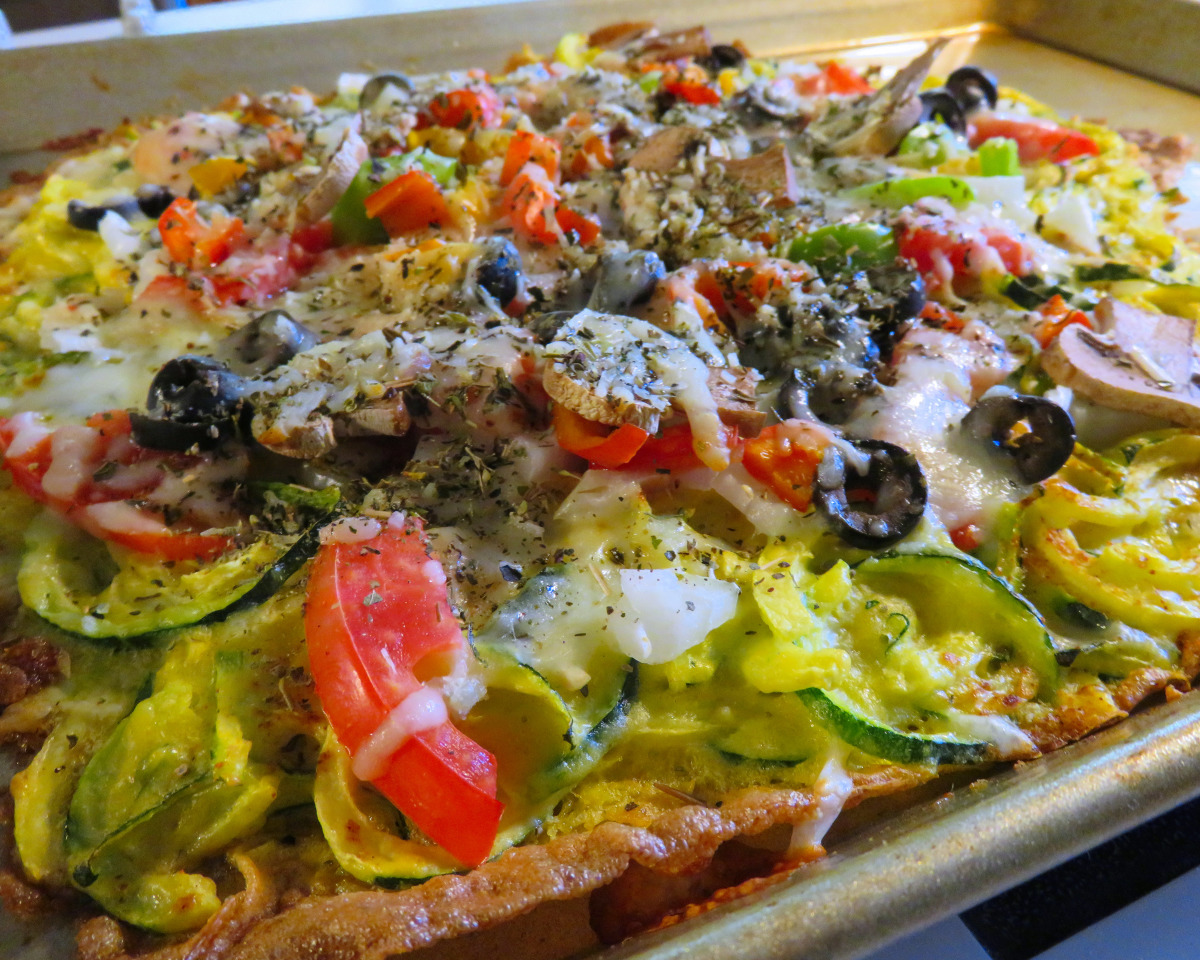 Zucchini Crust Vegetable Pizza with Tomato Basil Sauce