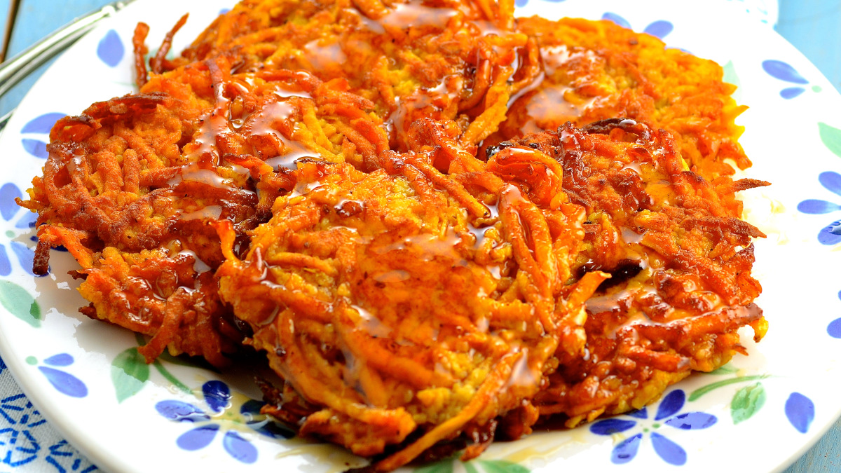 Cinnamon-Sweet Potato Latkes with Maple Syrup