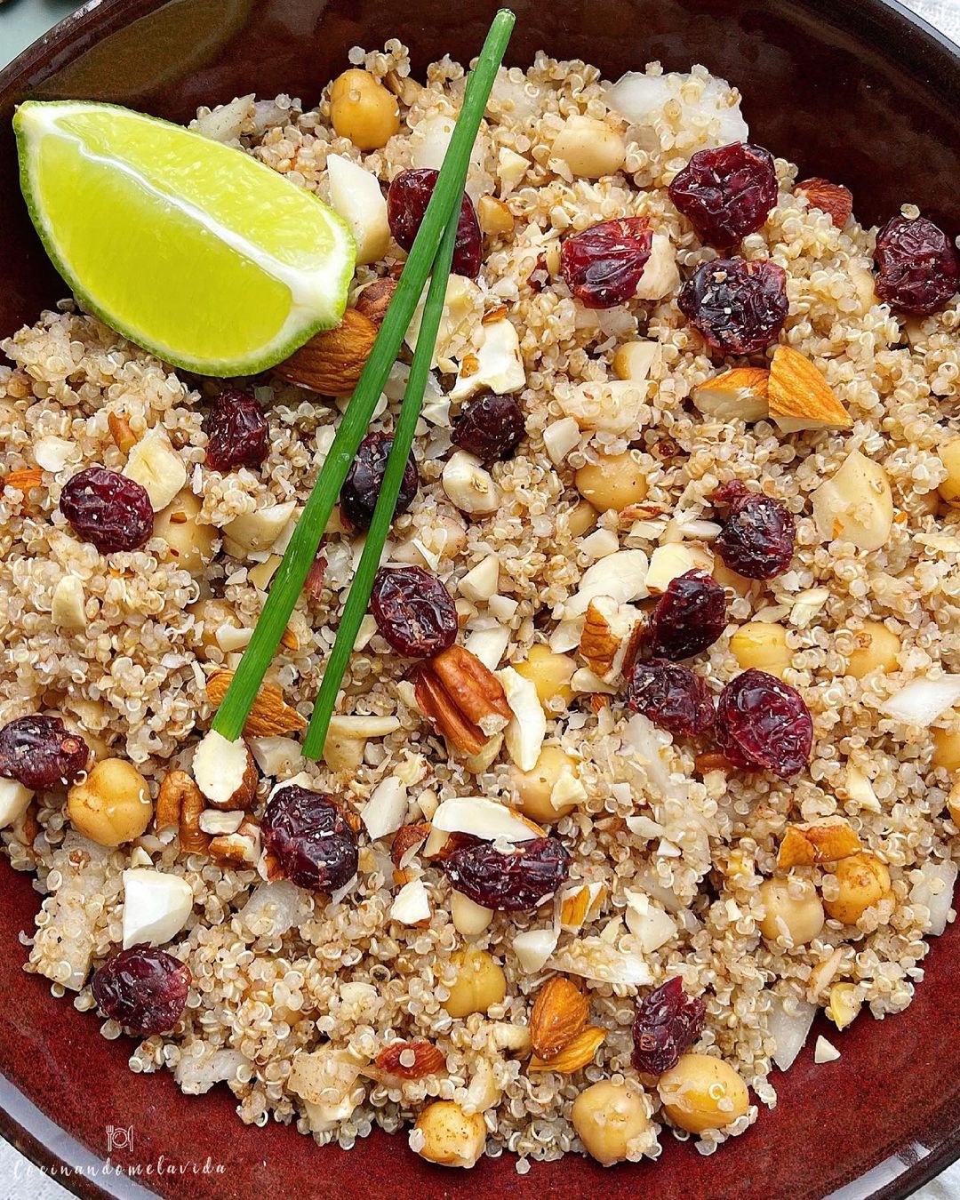 Ritmo de la Mañana: Ensalada de Quinoa y Frutos Secos