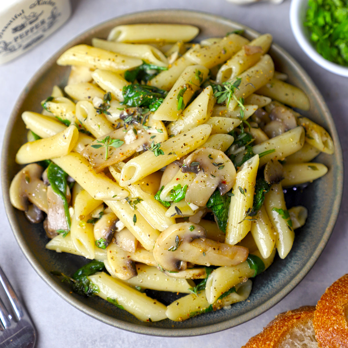 One-Pot Garlic Mushroom Pasta with Cream