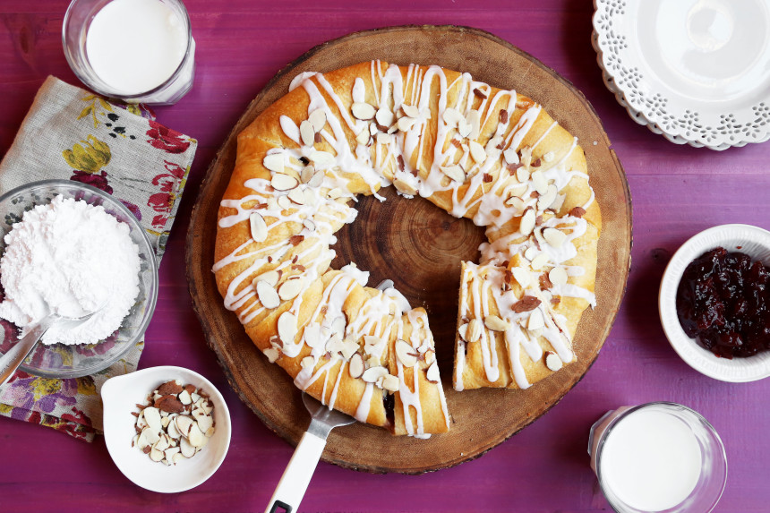 Ring2 Crescent Pastries