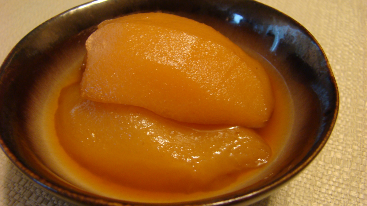 White Tea-Poached Pears with Ginger Syrup