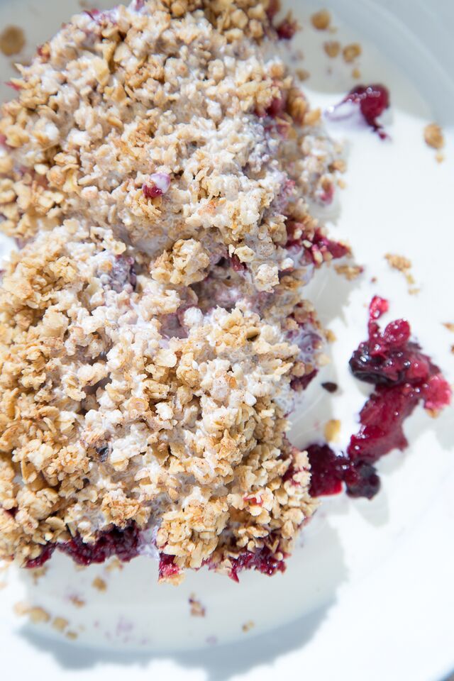 Honey-Spiced Berry Crumble with Oat Crust
