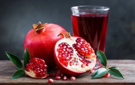 Pomegranate-Infused Non-Alcoholic 'Wine' Drink