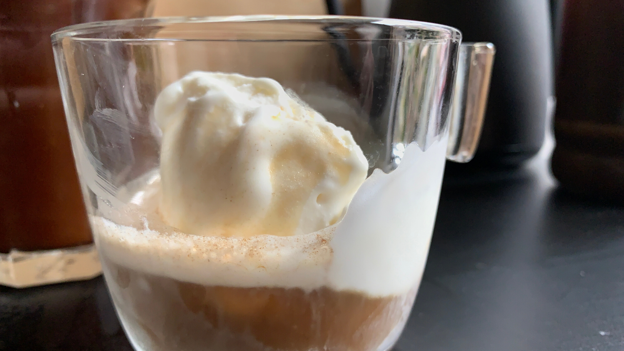 Instant Cold Brew Coffee Float with Vanilla and Cocoa