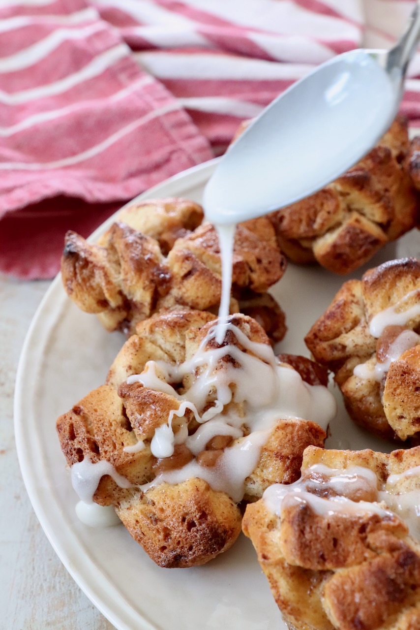 Cinnamon Roll Pull-Apart Bread with Cream Cheese Glaze