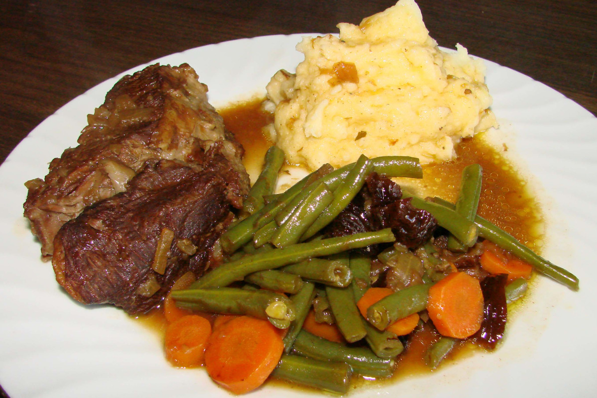 Slow-Braised Beef with Fuding White Tea Reduction
