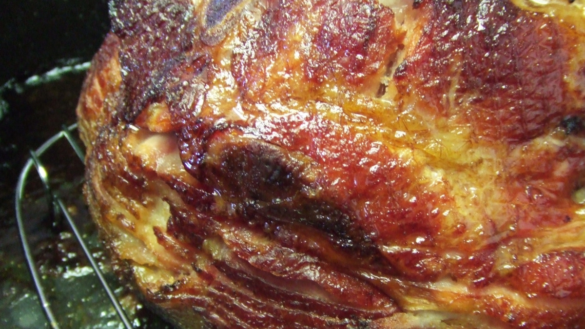 Smoked Ham with Clove and Honey Glaze