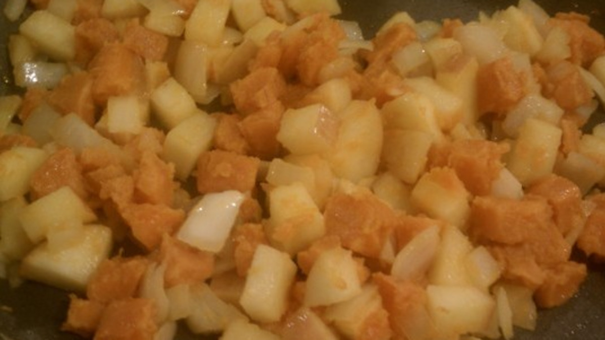 Charoset-Spiced Sweet Potato and Apple Hash