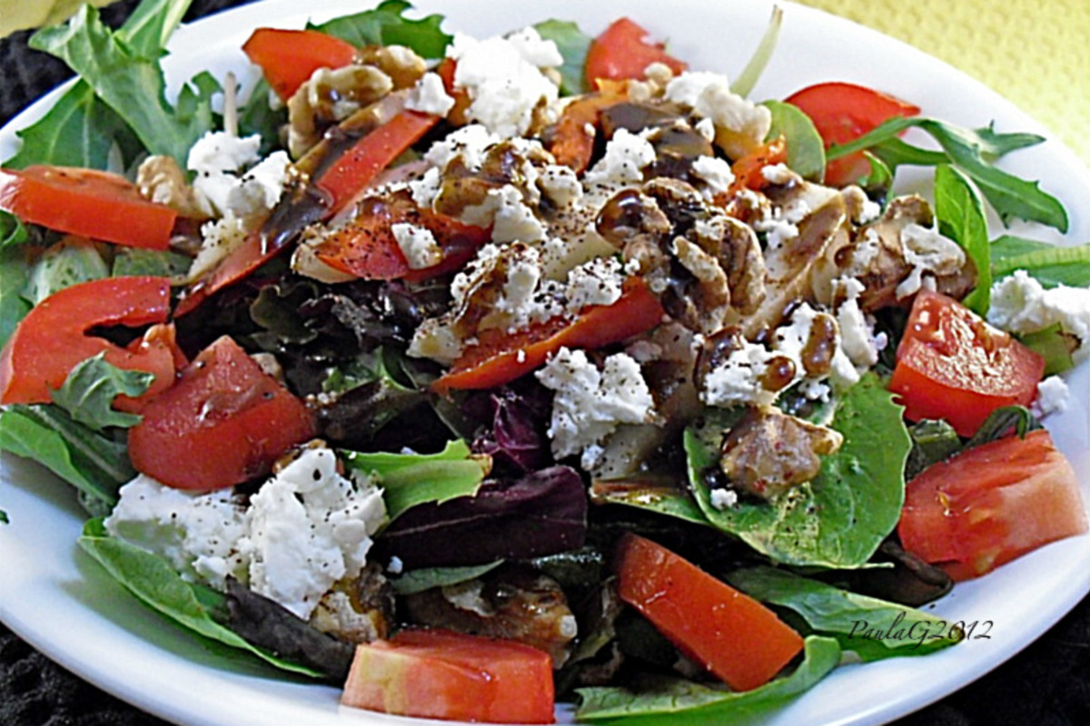 Glazed Middle-Aged Pear and Walnut Salad with Honey-Mustard Dressing