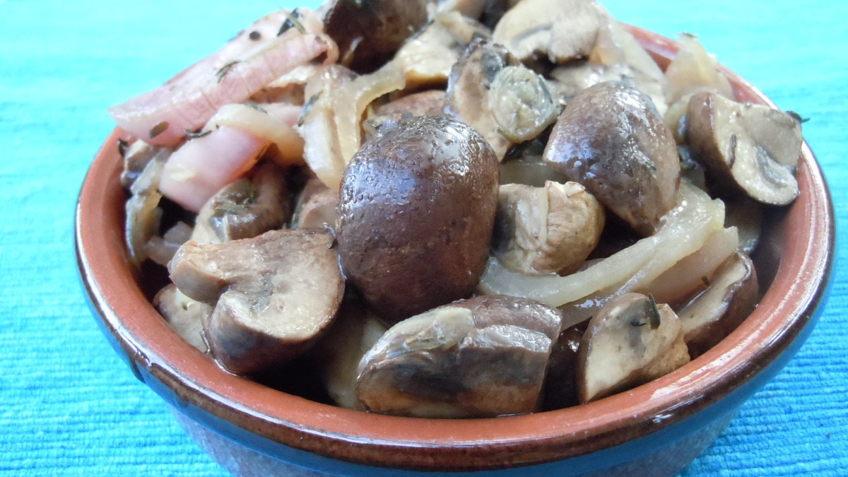 Sautéed Mushrooms with Thyme and Shallots