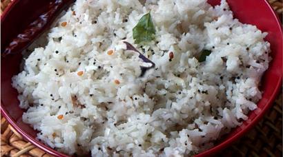 Coconut-Steamed Rice with Toasted Cashews