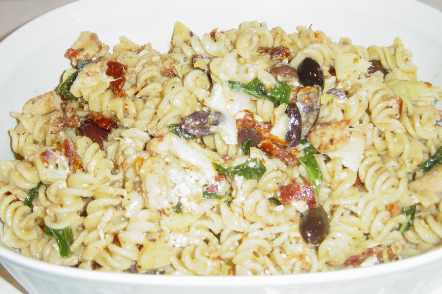 Budget-Bowl Mediterranean Pasta