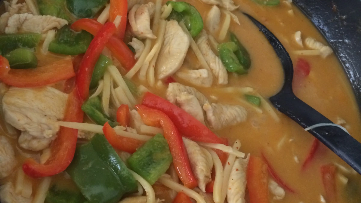 Spicy Green Curry with Bamboo Shoots and Chicken