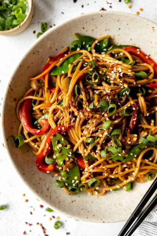 Vegetable Lo Mein with Garlic and Soy Sauce
