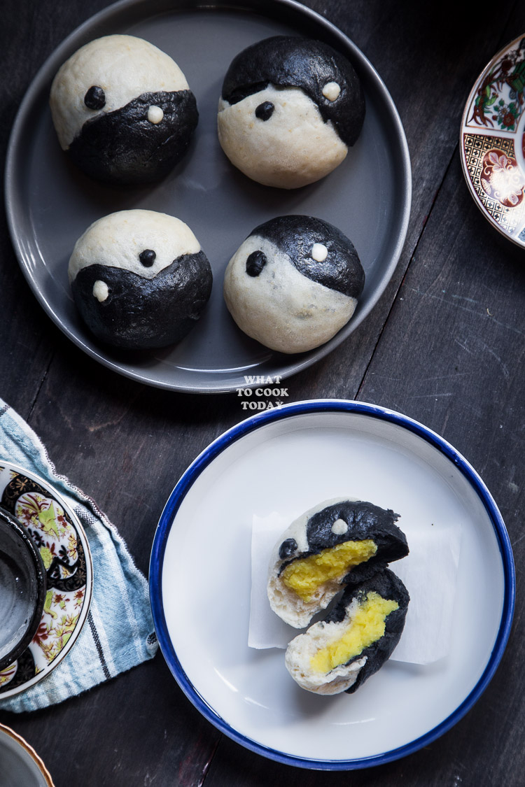 Steamed Lotus Leaf Bánh with Sweet Mung Bean Filling