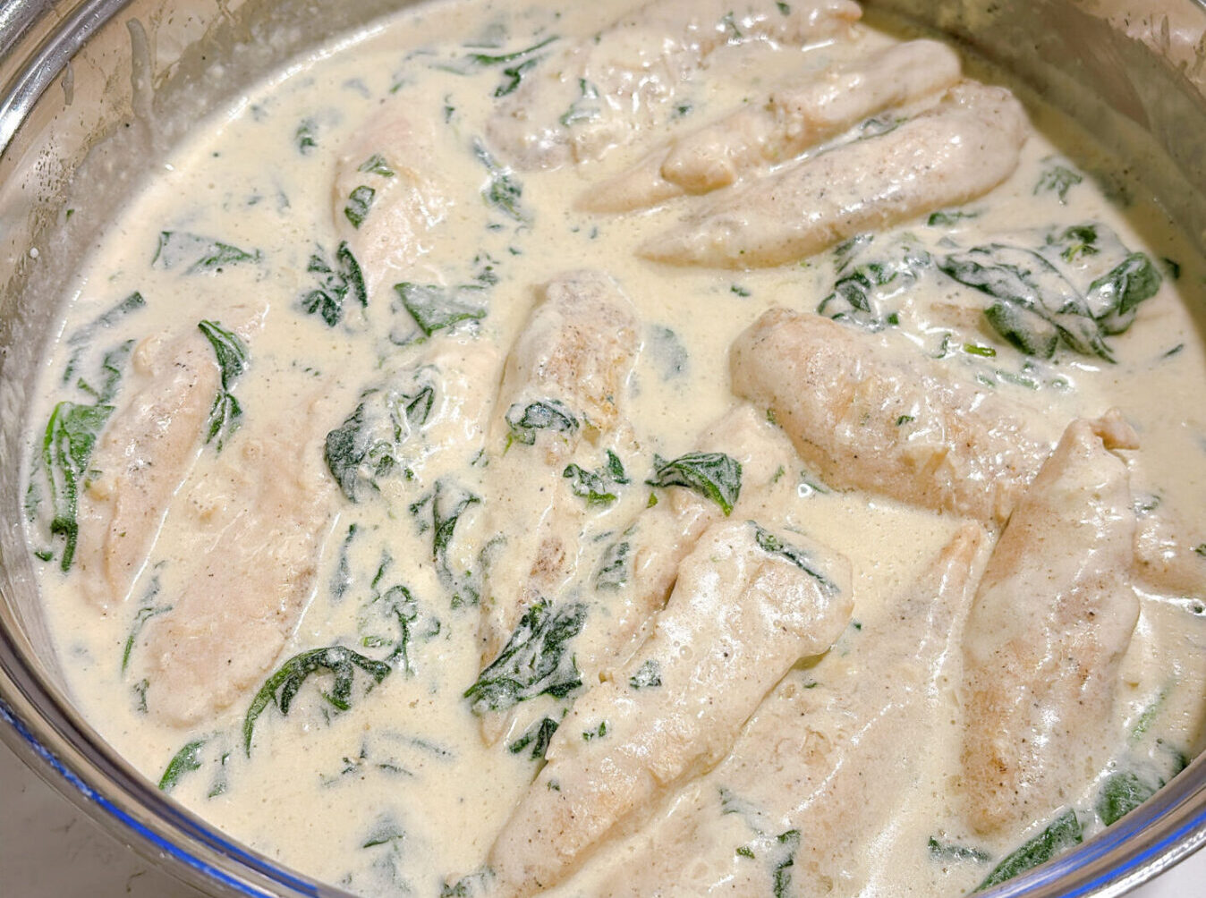One-Pot Tomato Basil Chicken with Garlic and Spinach